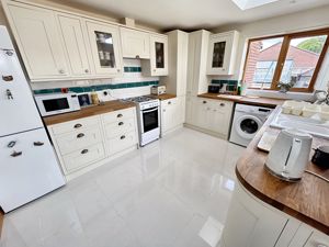 Kitchen- click for photo gallery